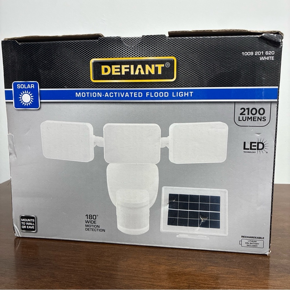 White Solar Motion-Activated Flood Light